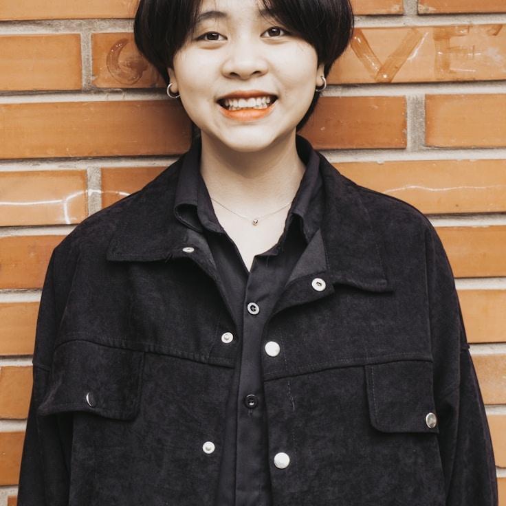 Jonah Reed, Client Relations Director, discussing corporate gifting strategy with business clients